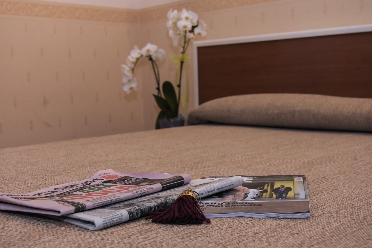 Albergo Munsci' Rovello Porro Exteriör bild